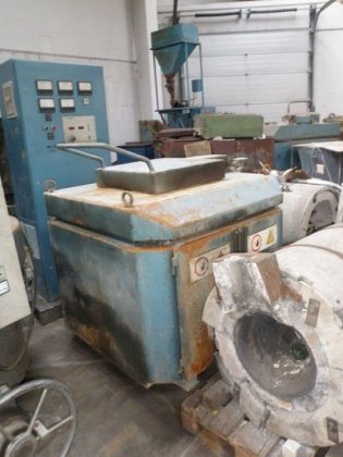 1981 用于 200 公斤铜合金的熔化和保温炉，KOPO，固定式（静态）