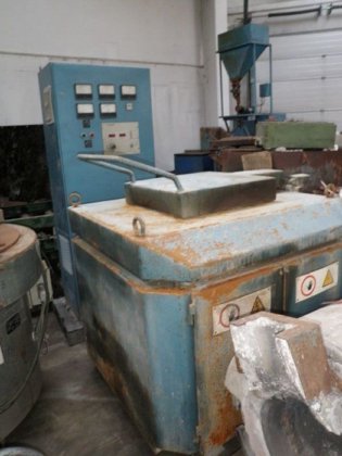 1981 用于 200 公斤铜合金的熔化和保温炉，KOPO，固定式（静态）