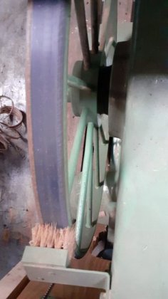 立式木材切割带锯