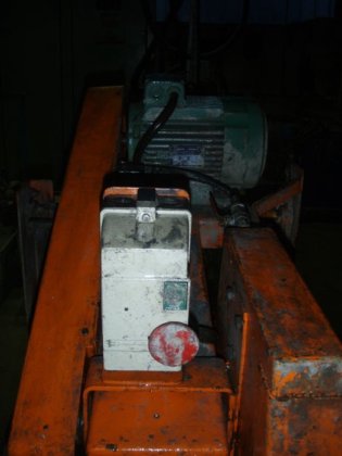 1 把石锯，直径 350 毫米的锯条