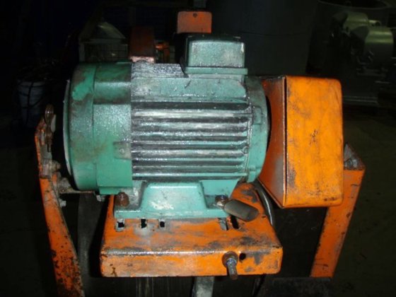 1 把石锯，直径 350 毫米的锯条