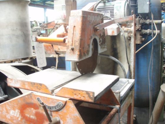 1 把石锯，直径 350 毫米的锯条