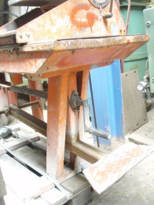 1 把石锯，直径 350 毫米的锯条