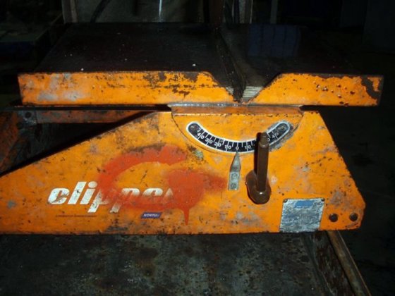 1 把石锯，直径 350 毫米的锯条