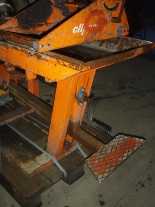 1 把石锯，直径 350 毫米的锯条