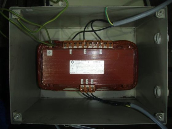 用于提升磁铁的完整控制板