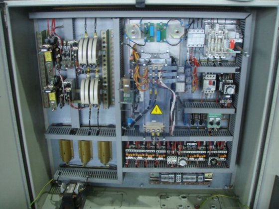 用于提升磁铁的完整控制板