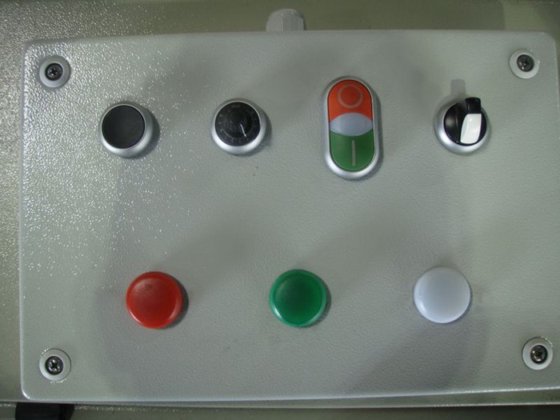 用于提升磁铁的完整控制板