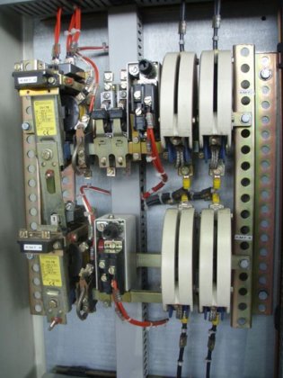 用于提升磁铁的完整控制板