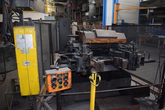 1992 重力式压铸机 IMR C55