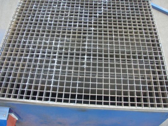 研磨台，台上篦板 1000 mm x 1000