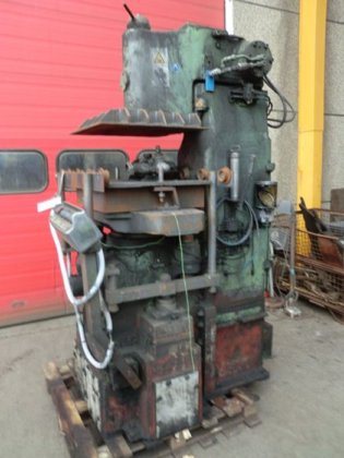 成形機BMD、タイプARPA 300