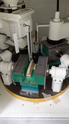 RÖPER 2.5 升射芯机，车削台 - 自动