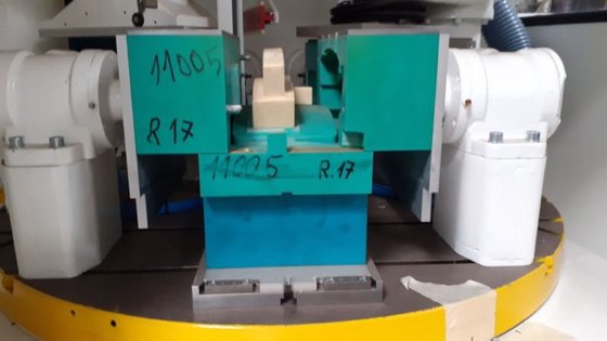 RÖPER 2.5 升射芯机，车削台 - 自动