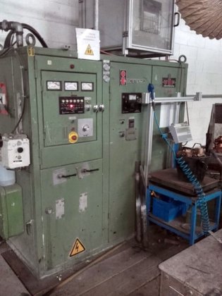 感应炉 INDUCTOTHERM 200 千克，推出式