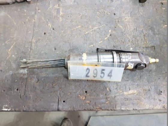 空気圧ニードルハンマー