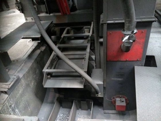 2007年 ローラーショットブラストキャビン、タービン3基、荷重1500 kg
