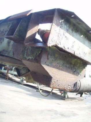 振动筛侧面装有 2 个电机