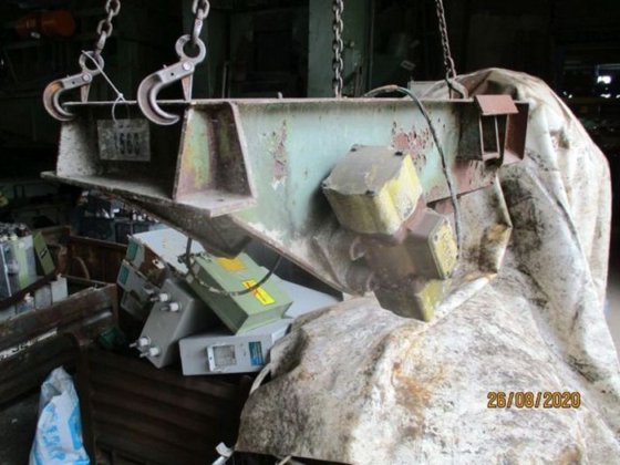 振动筛侧面装有 2 个电机