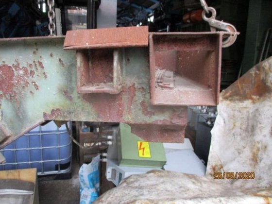 振动筛侧面装有 2 个电机