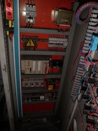 1994年製タンブルベルトショットブラストマシン、ゴムベルト、タービン1基付き、ブランドTOSCA