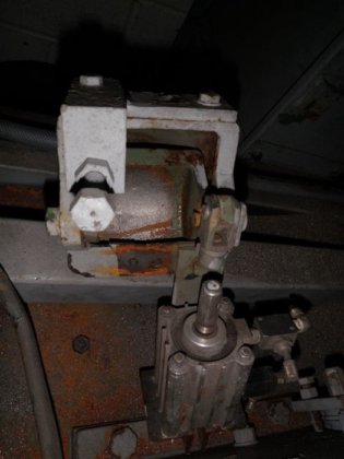 1994 年滚带式喷丸机，带橡胶带和一个涡轮，品牌 TOSCA