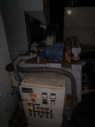 1994年製タンブルベルトショットブラストマシン、ゴムベルト、タービン1基付き、ブランドTOSCA