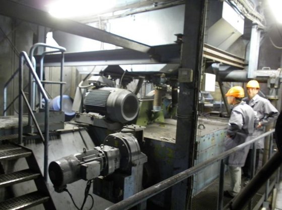 1999 Continuous tumble belt shotblast