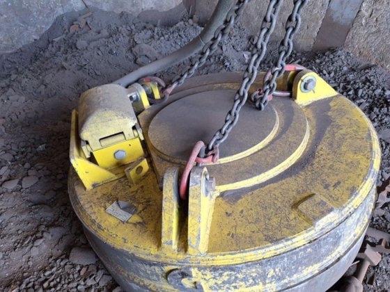 2008 年 10 吨装载起重机和磁铁 ELMEC