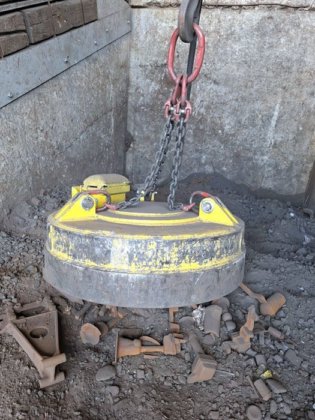 2008 年 10 吨装载起重机和磁铁 ELMEC