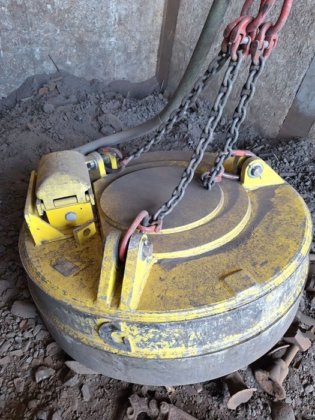 2008 年 10 吨装载起重机和磁铁 ELMEC