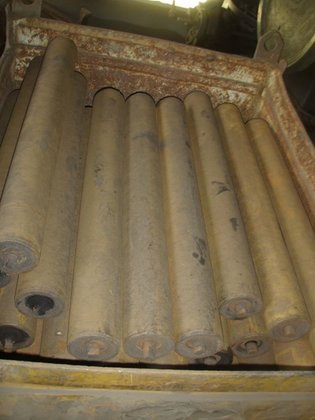 辊子输送机；3.85 米 x 1 米