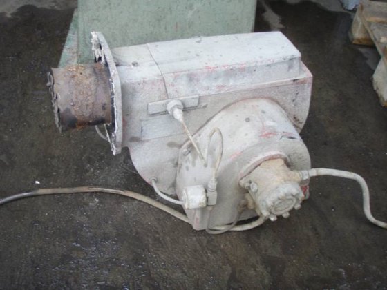 固定式青銅溶解炉、± 400 kg、オイル加熱式