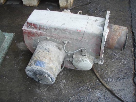 固定式青銅溶解炉、± 400 kg、オイル加熱式