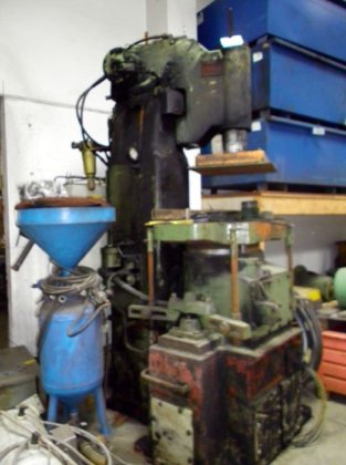Rüttelpress-Formmaschine BMD ARPA700