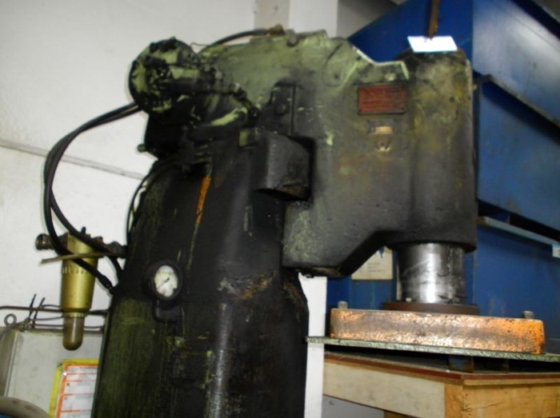 ジョルトスクイズ成形機 BMD ARPA700