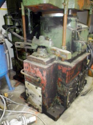 Rüttelpress-Formmaschine BMD ARPA700