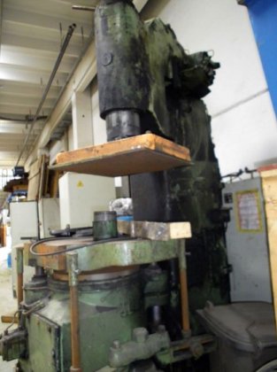 ジョルトスクイズ成形機 BMD ARPA700