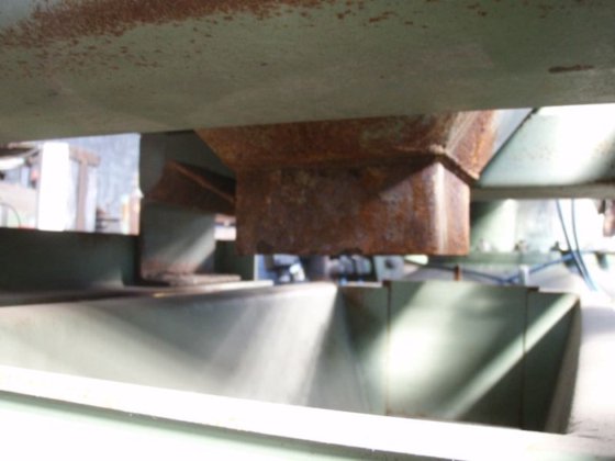 移动沙仓，± 500 升，带卸料输送机