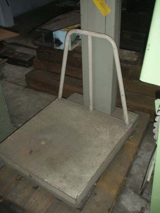 1984 带指针 SUPREME 的天平，150 千克