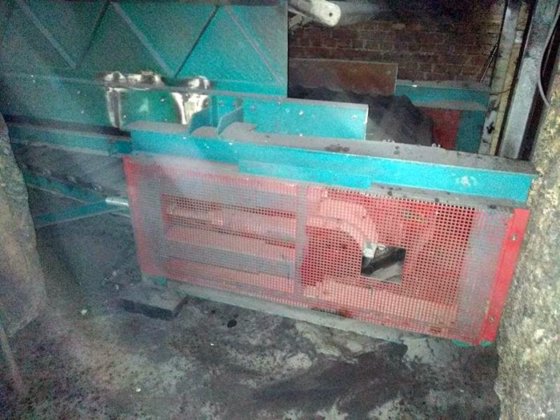 2004 スラットコンベヤ、長さ±60m、幅1400mm