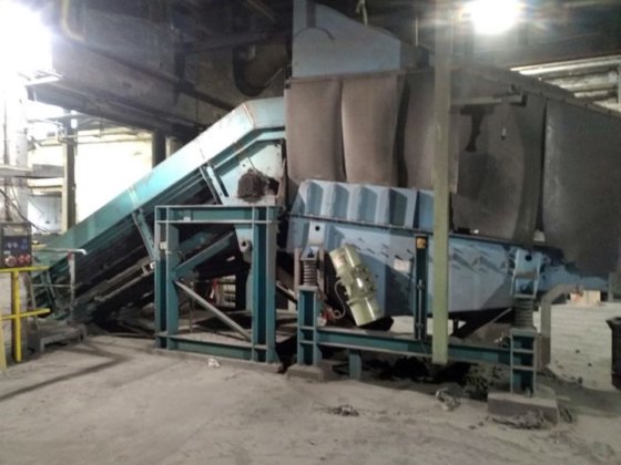 2004 スラットコンベヤ、長さ±60m、幅1400mm