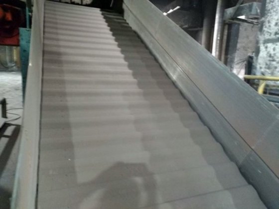 2004 スラットコンベヤ、長さ±60m、幅1400mm