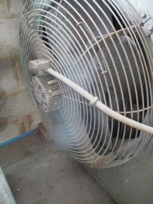 2 台壁挂式加热器，WANSON，60.000 kcal/h