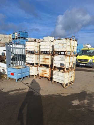 スタッキングコンテナ 950 x 700 x