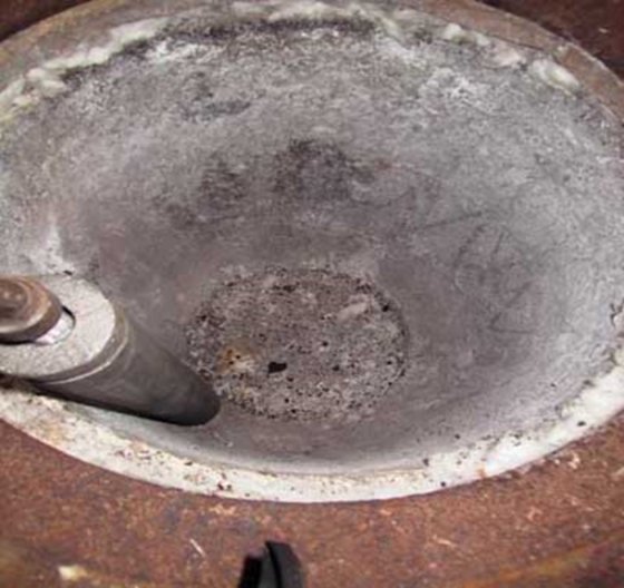 HINDENLANG 固定式包出坩埚炉，200 公斤铝