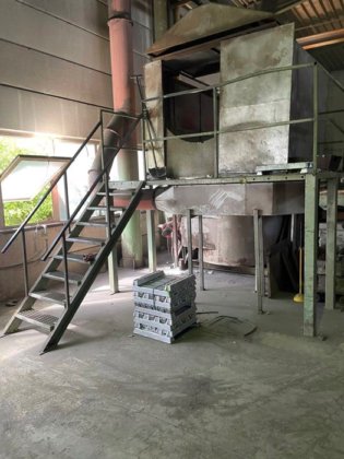 1990 倾斜式坩埚炉 HINDENLANG，铝，炯加热，800 千克