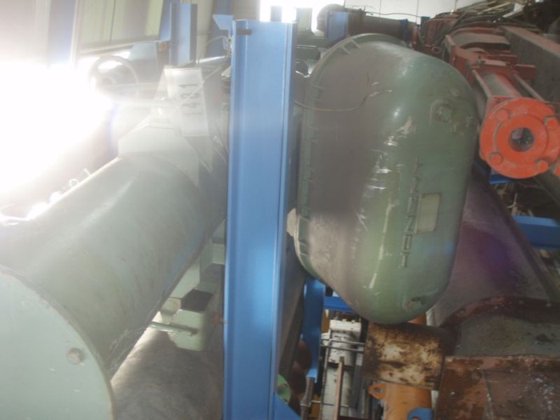 HONERT 振动台，3000 毫米 x 260