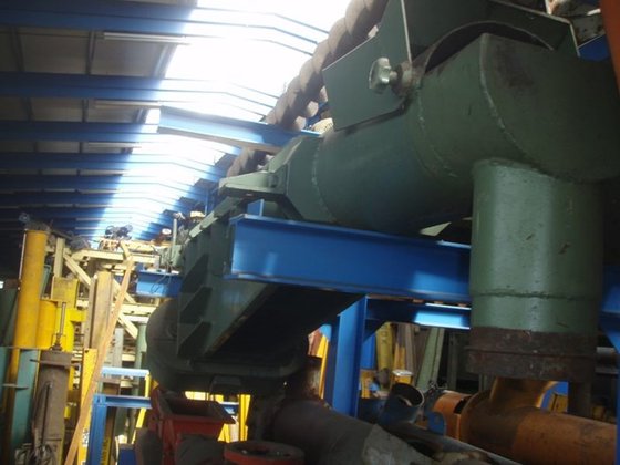 HONERT 振动台，3000 毫米 x 260