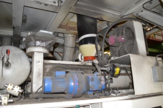 2000 台 LB25 型岩心喷射机和 SM7